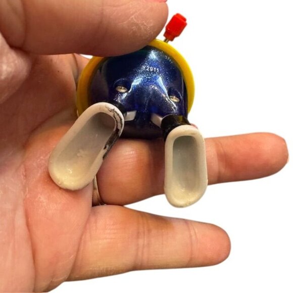 Twisters Wind-Up Dancing Toy Figure With Sneakers - Picture 6 of 7